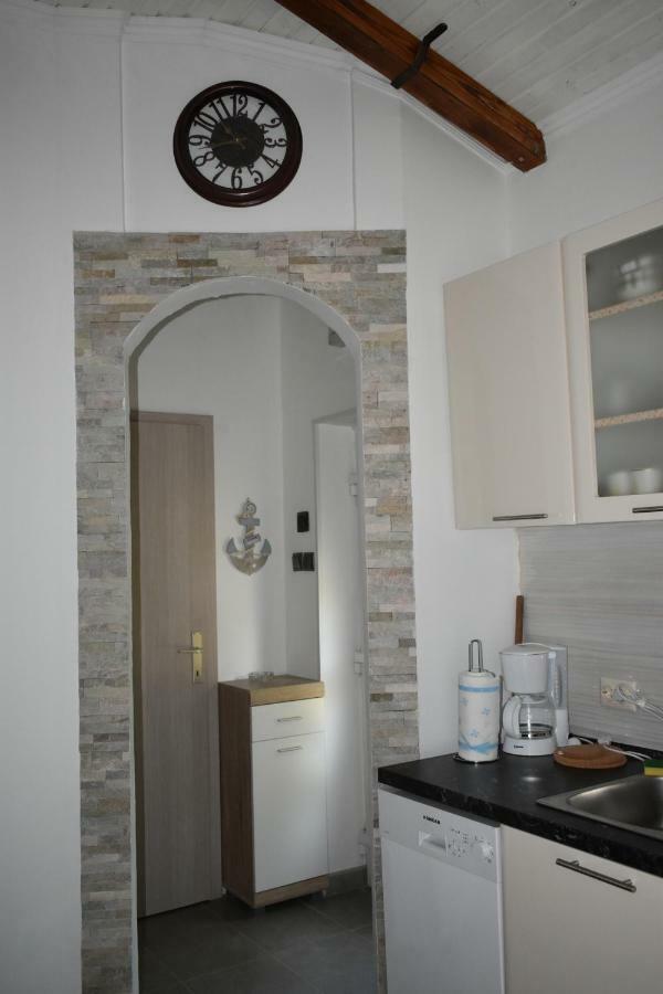 Laurel Apartment