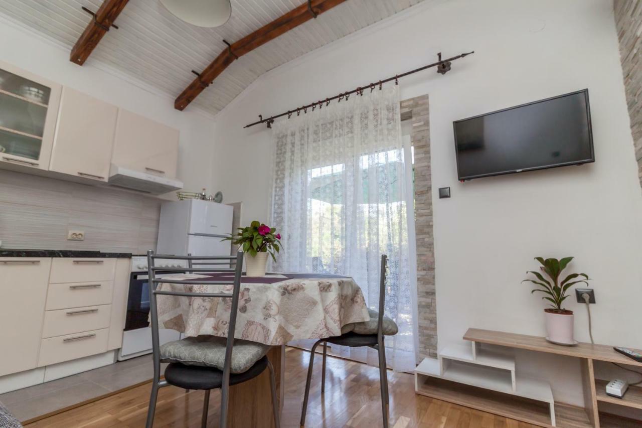 Laurel Apartment